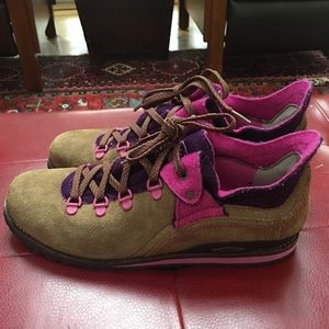 Merrill casual low hiker. Purple&pink.